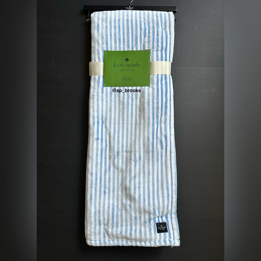 🎁Kate Spade Plush Throw - Blue and White Stripe - 60” x 70” - Polyester